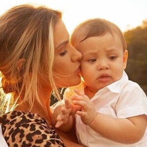 Andressa Suita combinou look animal print com a mãe, Suely, em foto com filhos neste domingo, 12 de maio de 2019