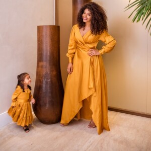 Juliana Alves posou com looks iguais aos da filha, Yolanda