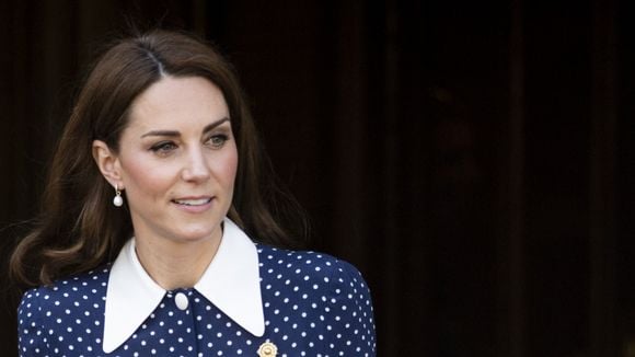 Queremos o vestido de bolinha que a Kate Middleton repetiu em evento oficial!