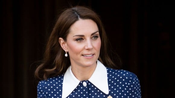Queremos o vestido de bolinha que a Kate Middleton repetiu em evento oficial!