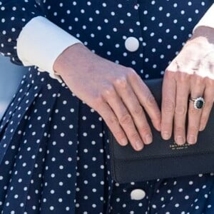 Kate Middleton combinou clutch com vestido