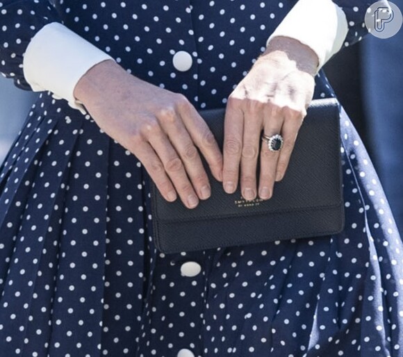 Kate Middleton combinou clutch com vestido