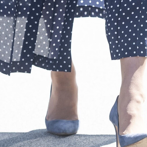 Kate Middleton usou sapato combinando com o vestido