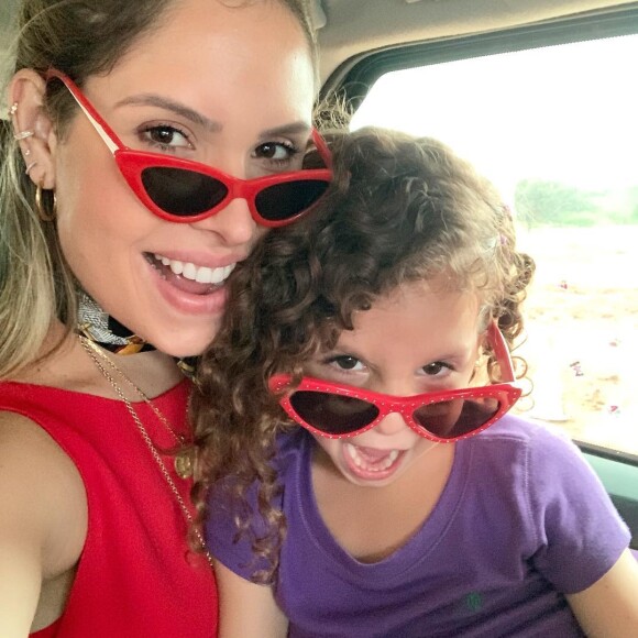 Thyane Dantas também é mãe de Ysis, de 4 anos, com quem costuma compartilhar look