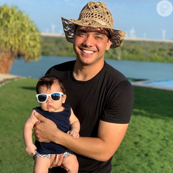 Wesley Safadão é pai de Dom, de 8 meses
