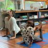Giovanna Ewbank flagrou Bruno Gagliasso praticando yoga com Títi
