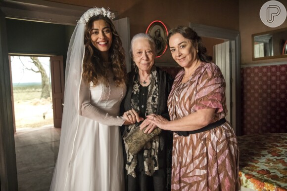 Maria da Paz (Juliana Paes) teve o apoio da família em seu casamento no primeiro capítulo de 'A Dona do Pedaço'
 
