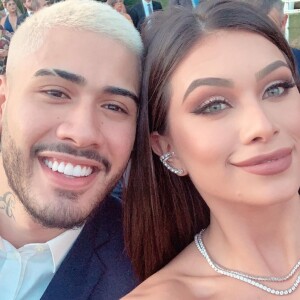 Kevinho e Flavia Pavanelli trocam beijos em casamento de Carlinhos Maia e Lucas Guimarães