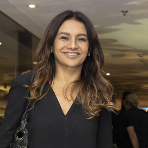 Dira Paes também foi à pré-estreia da peça 'PI - Panorâmica Insana'