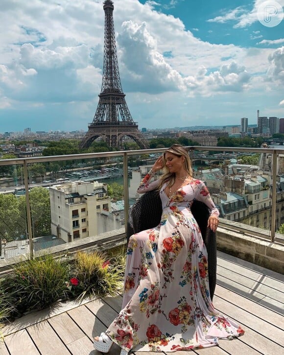 Flávia Viana fica noiva de Marcelo Zangrandi durante viagem à Paris 