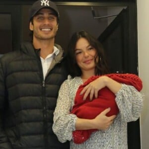 Isis Valverde batizou no sábado, 25 de maio de 2019, o filho Rael