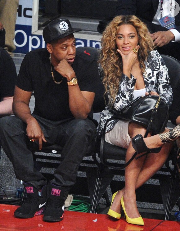 Jay-Z e Beyoncé lideram a lista dos 25 casais mais poderosos de Hollywood, de acordo com pesquisa feita pelo canal americano E! e divulgada nesta segunda-feira, 18 de fevereiro de 2013