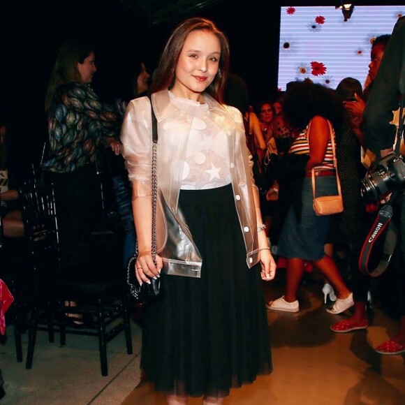 Aos 18 anos, Larissa Manoela é antenada no mundo da moda