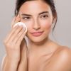 Cuidados com a pele deixam o rosto mais uniforme e precisando de menos produto para cobrir imperfeições