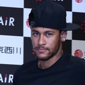 Modelo contou atitude de Neymar dentro de quarto de hotel: 'A partir do momento que ele me segurou violentamente e continuou me batendo, ele estava me obrigando a ficar ali naquele lugar'