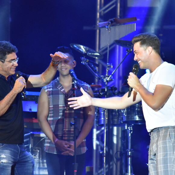 Wesley Safadão voltou a homenagear Gabriel Diniz em festa de São João no Capitá, em Pernambuco