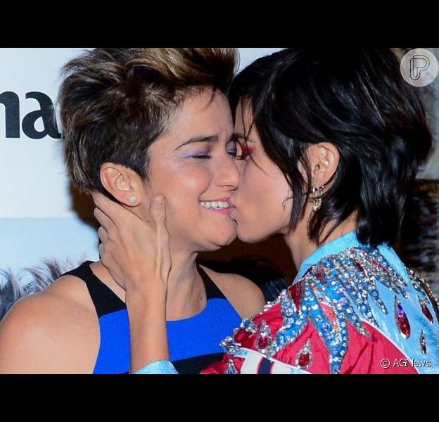 Nanda Costa Comemora Casamento Com Lan Lanh Posso Beijar A Noiva Video Purepeople