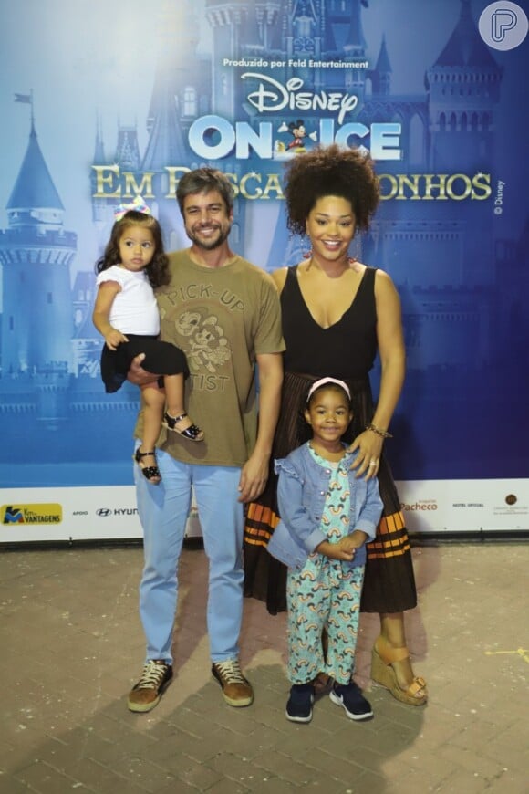 Filha de Juliana Alves e Ernani Nunes, Yolanda foi com os pais em espetáculo da Disney no Rio de Janeiro