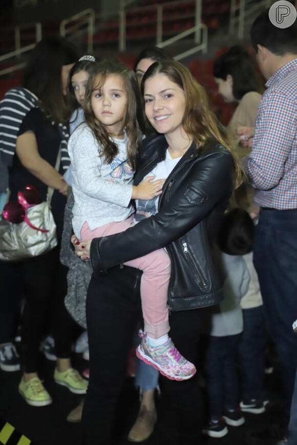 Ana Paula Tabalipa foi com a filha Mia para conferir estreia do espetáculo 'Disney on Ice' nesta quarta-feira, 12 de junho de 2019