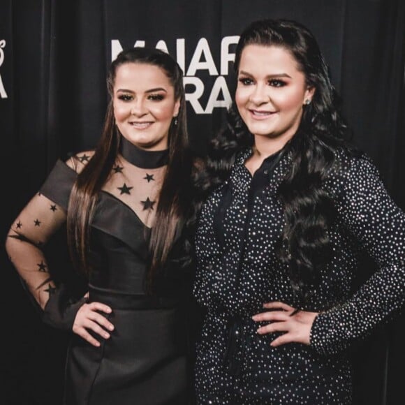 Maraisa apostou em um vestido com material estilo couro bem justinho em show nesta quinta-feira, dia 13 de junho de 2019