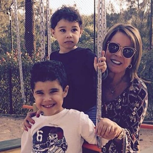 Zilu Camargo quis dar seu primeiro pedaço de bolo para o neto José Marcus