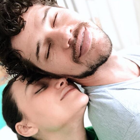 José Loreto e Débora Nascimento se reuniram para celebrar o primeiro ano de Bella