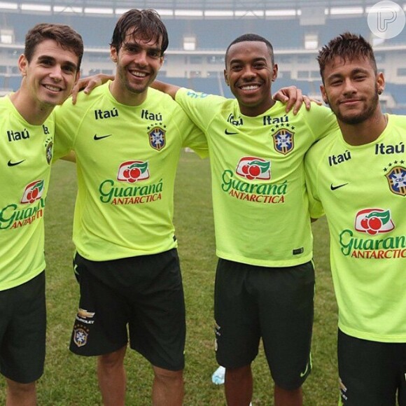 Antes do jogo, Neymar postou foto com os amigos de Seleção