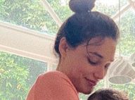 Débora Nascimento mostra momento íntimo com filha em vídeo: 'Amamentar. Ela ama'