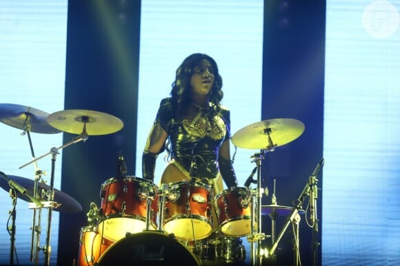 Ludmilla tocou bateria e mostrou talento em show no Rio de Janeiro