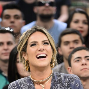 Giovanna Ewbank caiu na gargalhada ao contar que entrou em quarto de hotel errado durante viagem de férias em Oman