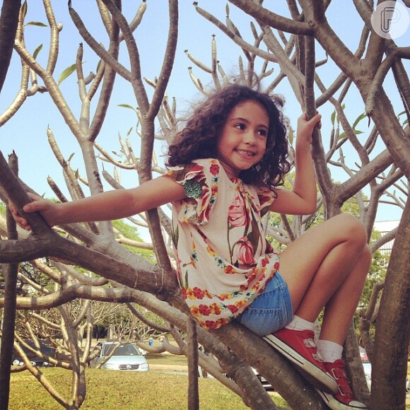 Camila Pitanga usou seu perfil no Instagram para declarar seu amor à filha: "Minha vida"
