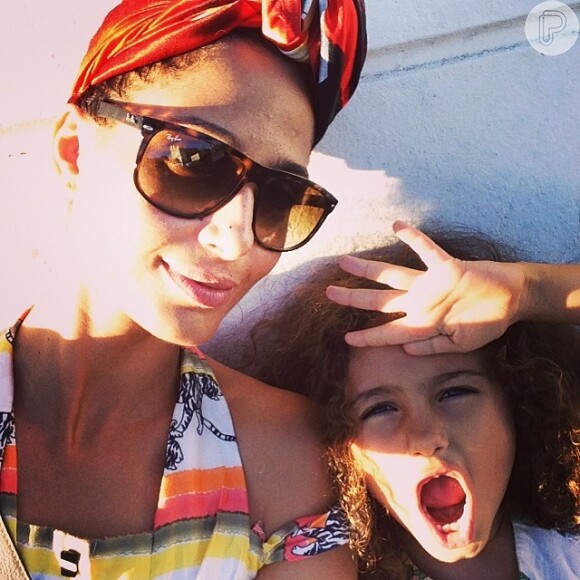 Camila Pitanga e a filha, Antonia, não se desgrudam
