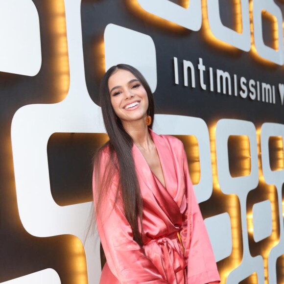 Fã da marca Jacquemus, Bruna Marquezine usou brinco da grife em evento de marca de lingerie no Rio