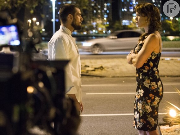 Cristina (Leandra Leal) e Vicente (Rafael Cardoso) descutem e terminam o namoro, em 'Império', em 23 de outubro de 2014