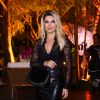 Antonia Fontenelle combinou transparência e couro em saia midi para festa de luxo de 37 anos de Simaria, no Jardins, em São Paulo, na noite desta quarta-feira, 26 de junho de 2019