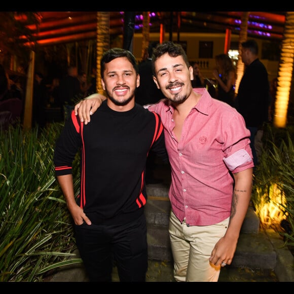 Carlinhos Maia foi acompanhado do marido, Lucas Guimarães, em festa de luxo de 37 anos de Simaria, no Jardins, em São Paulo, na noite desta quarta-feira, 26 de junho de 2019