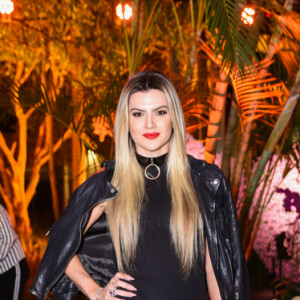 Mirella Santos apostou em look total black e make com batom marcante para festa de luxo de 37 anos de Simaria, no Jardins, em São Paulo, na noite desta quarta-feira, 26 de junho de 2019