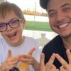 Wesley Safadão recebe em casa fã com síndrome de Down que o homenageou em festa. Vídeo!