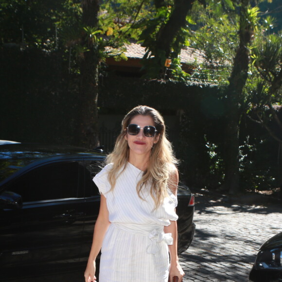 Ingrid Guimarães usou look total white na celebração