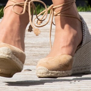 Kate Middleton usou sandália espadrille para o compromisso com estudantes