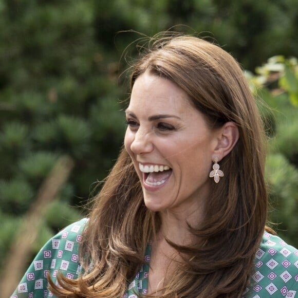 O brinco usado por Kate Middleton se esgotou em pouco tempo no site da Acessorize