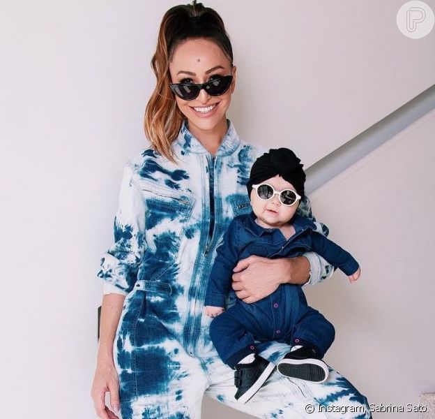 Jeans não sai da moda nunca! Sabrina Sato e a filha, Zoe, mostram que a peça é um clássico em qualquer idade