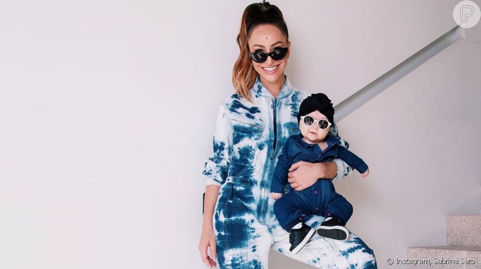 Jeans não sai da moda nunca! Sabrina Sato e a filha, Zoe, mostram que a peça é um clássico em qualquer idade