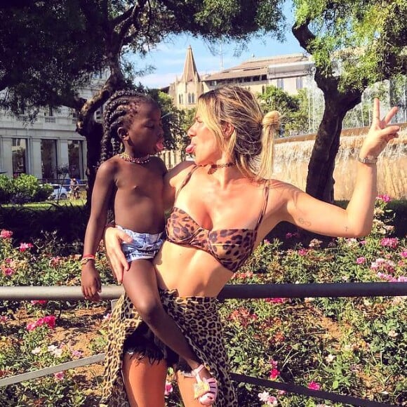 Giovanna Ewbank comemorou a viagem: 'Levar a família toda para conhecer o continente da minha filha, a África, é inexplicável!'