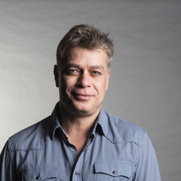 Fabio Assunção devorou uma lata de leite condensado na madrugada. 'Meu Deus do céu, é um absurdo!', brincou Mel Pedroso, namorada do ator