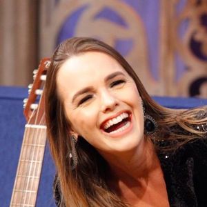 Thaeme Marioto se divertiu ao comparar filha, Liz, à ex-mulher de Brad Pitt: 'Dormindo eu tenho a boca da Angelina Jolie'