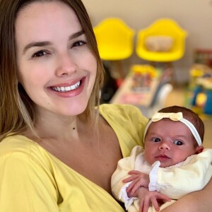 Thaeme Marioto compartilha com os fãs cuidados com a filha, Liz, de 2 meses