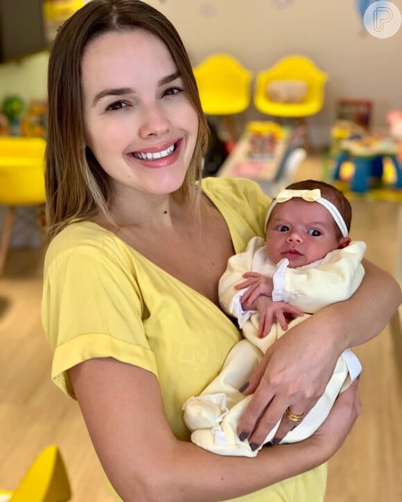 Thaeme Marioto compartilha com os fãs cuidados com a filha, Liz, de 2 meses
