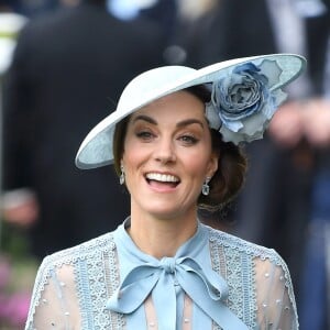 Kate Middleton homenageou Princesa Diana com o brinco usado no batizado de Archie