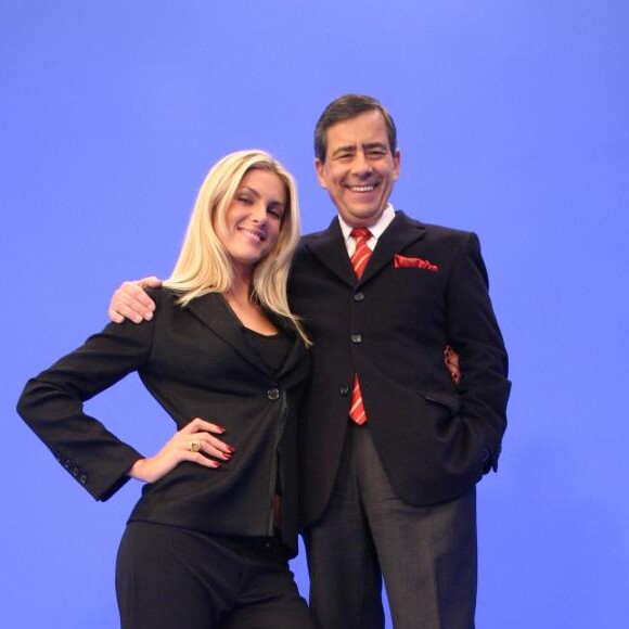 Ana Hickmann lembrou que Paulo Henrique Amorim brincava com relação a diferença de altura entre eles